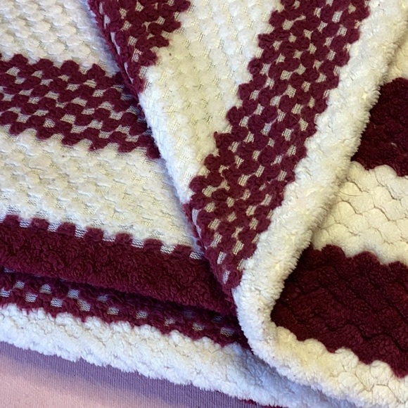 FINAL SALE PRICE Zig Zag Striped Soft Knitted Throw Blanket - Picture 2 of 4
